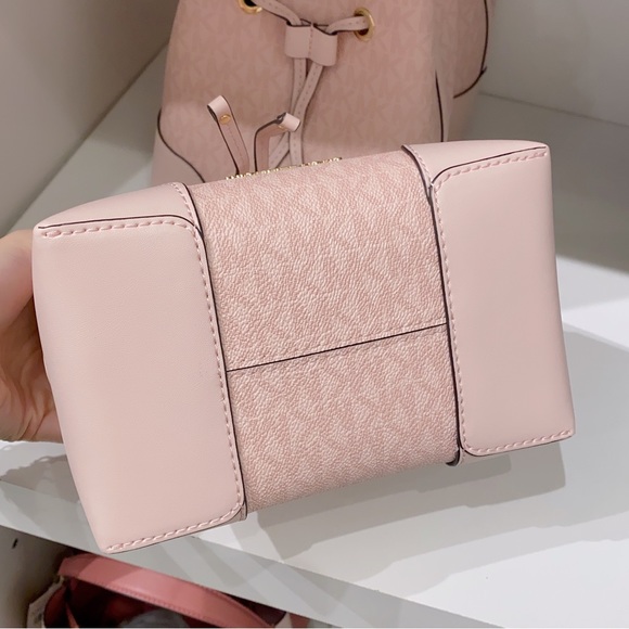 Michael Kors Mercer Small bucket bag - Picture 4 of 7